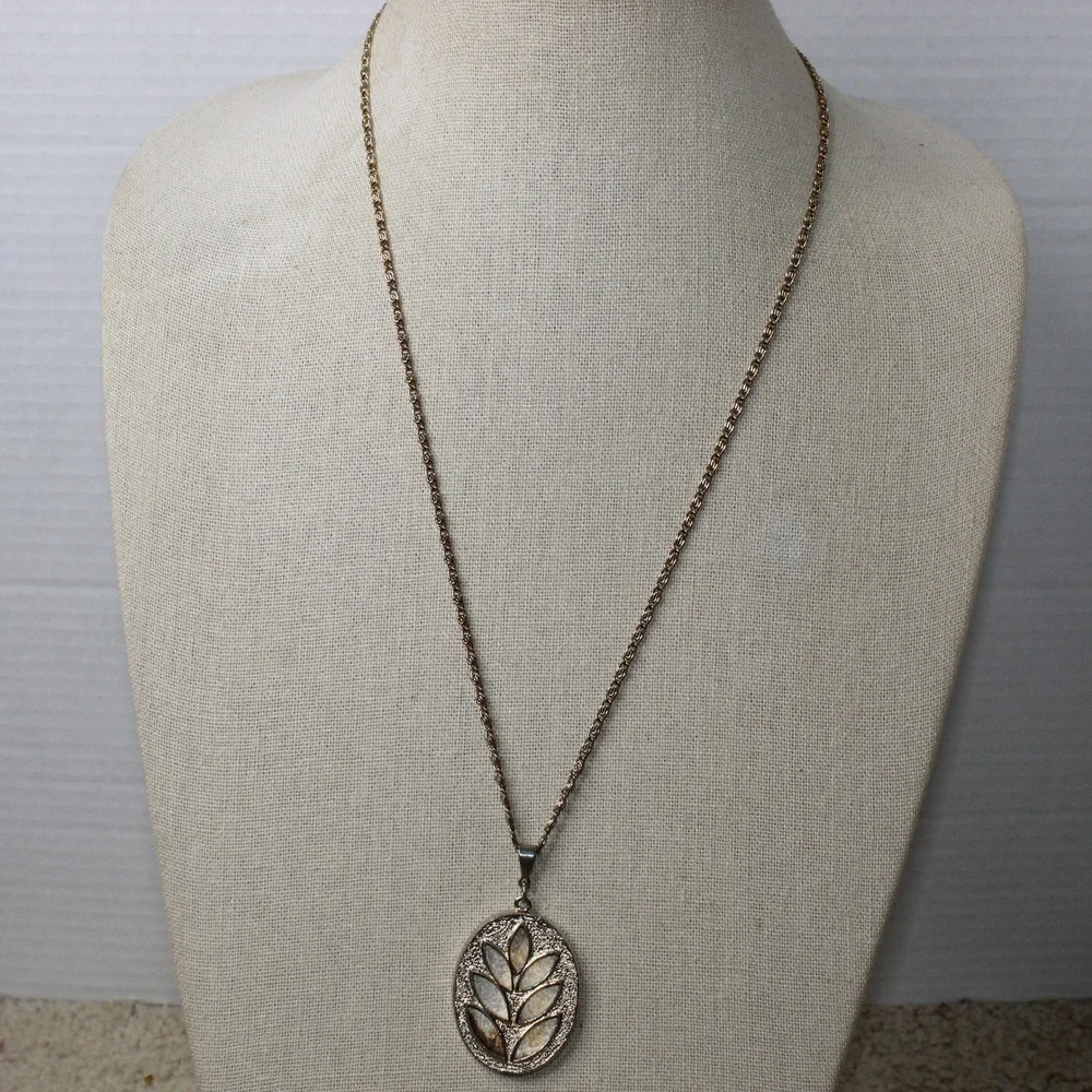 Sarah Coventry Necklace Reversible Floral Leaf Pendant 24in Gold Tone Vintage